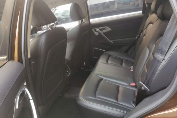 Used Geely Auto Emgrand X7 Sport 2018 1.8TD Automatic Two-Wheel Drive Zhiya Model Interior 4