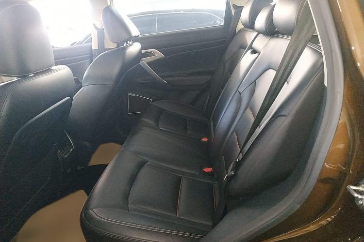 Used Geely Auto Emgrand X7 Sport 2018 1.8TD Automatic Two-Wheel Drive Smart Connect 4G Internet Edition Interior 4