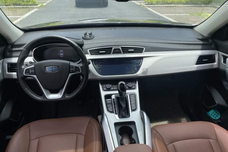 Used Geely Auto Emgrand X7 Sport 2018 1.8TD Automatic Two-Wheel Drive ZhiZun Model with 4G Connectivity Interior 6