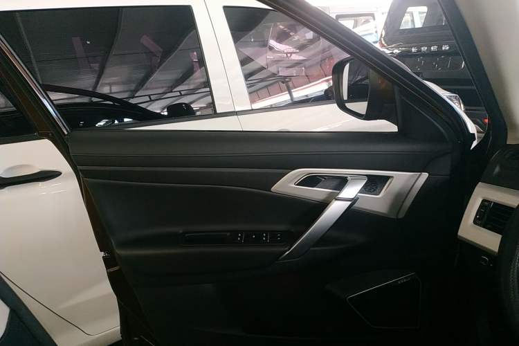 Used Geely Auto Emgrand X7 Sport 2018 1.8TD Automatic Two-Wheel Drive Smart Connect 4G Internet Edition Interior 7