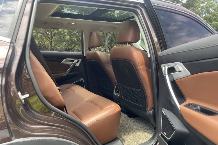 Used Geely Auto Emgrand X7 Sport 2018 1.8TD Automatic Two-Wheel Drive ZhiZun Model with 4G Connectivity Interior 8