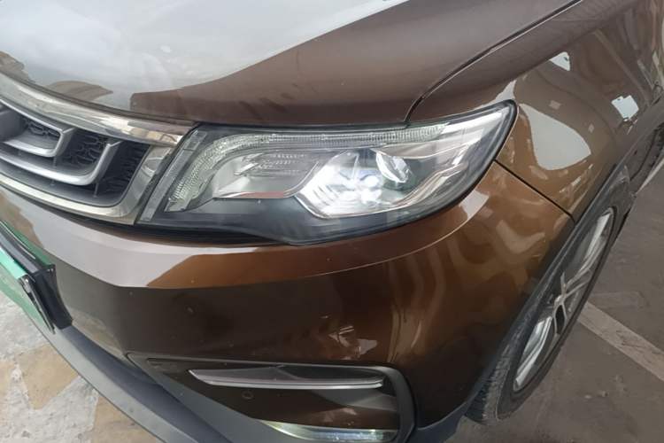 Used Geely Auto Emgrand X7 Sport 2018 1.8TD Automatic Two-Wheel Drive Smart 4G Connected Version Left Front Headlight
