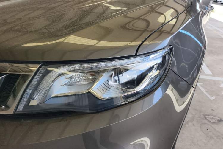 Used Geely Auto Emgrand X7 Sport 2018 1.8TD Automatic Two-Wheel Drive Smart Connect 4G Internet Edition Left Front Headlight