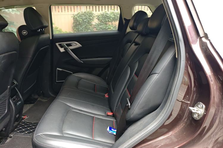 Used Geely Auto Emgrand X7 Sport 2018 1.8TD Automatic Two-Wheel Drive Smart Connect 4G Internet Edition Left Rear Seat