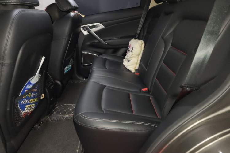 Used Geely Auto Emgrand X7 Sport 2018 1.8TD Automatic Two-Wheel Drive Smart Connect 4G Internet Edition Left Rear Seat