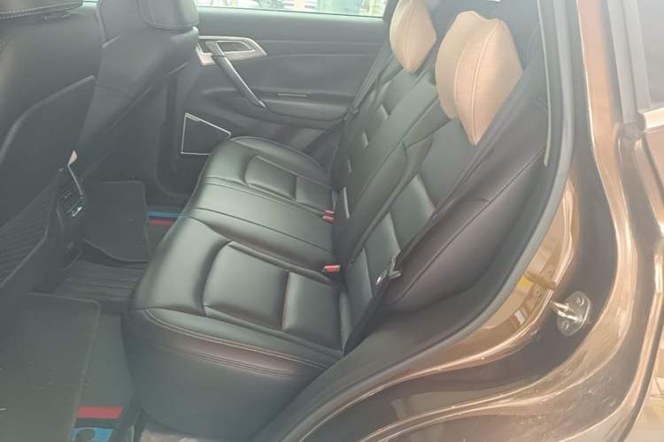 Used Geely Auto Emgrand X7 Sport 2018 1.8TD Automatic Two-Wheel Drive Smart 4G Connected Version Left Rear Seat