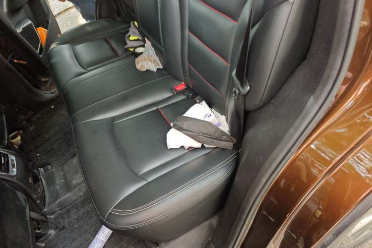 Used Geely Auto Emgrand X7 Sport 2018 1.8TD Automatic Two-Wheel Drive Smart Connect 4G Internet Edition Left Rear Seat