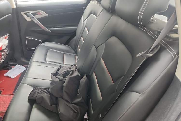 Used Geely Auto Emgrand X7 Sport 2018 2.0L Manual Two-Wheel Drive Zhiya Version Left Rear Seat