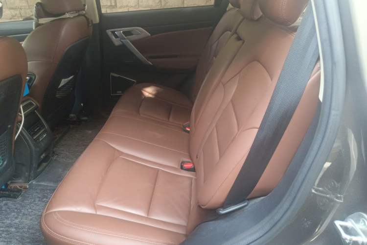 Used Geely Auto Emgrand X7 Sport 2018 1.8TD Automatic All-Wheel-Drive ZhiZun Model with 4G Connectivity Left Rear Seat