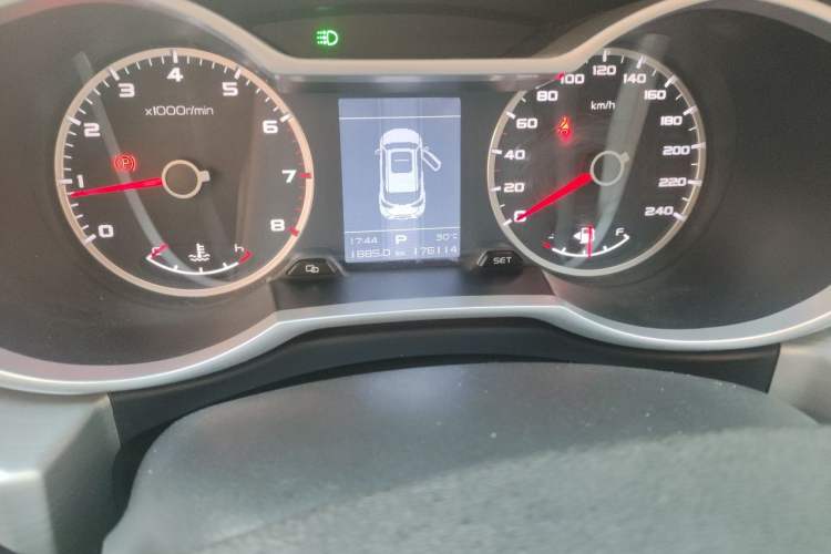 Used Geely Auto Emgrand X7 Sport 2018 1.8TD Automatic Two-Wheel Drive Zhiya Model Odometer Close Up
