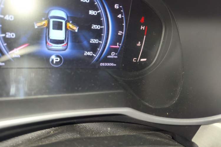 Used Geely Auto Emgrand X7 Sport 2018 1.8TD Automatic Two-Wheel Drive Smart Connect 4G Internet Edition Odometer Close Up