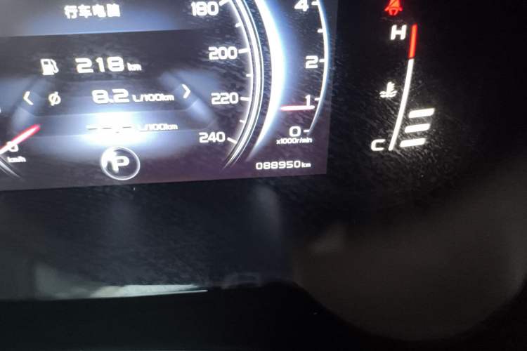 Used Geely Auto Emgrand X7 Sport 2018 1.8TD Automatic Two-Wheel Drive Smart Connect 4G Internet Edition Odometer Close Up