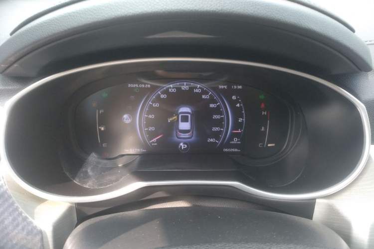 Used Geely Auto Emgrand X7 Sport 2018 1.8TD Automatic Two-Wheel Drive Smart Connect 4G Internet Edition Odometer Close Up