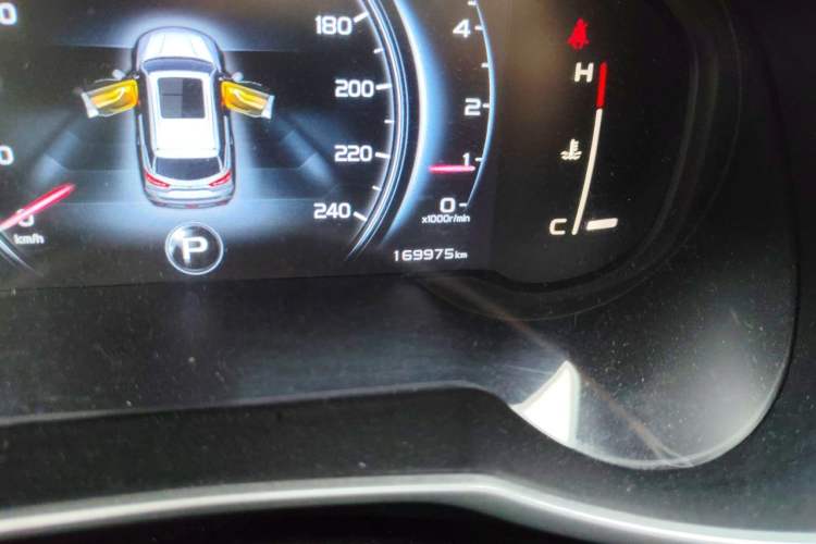 Used Geely Auto Emgrand X7 Sport 2018 1.8TD Automatic Two-Wheel Drive Smart 4G Connected Version Odometer Close Up