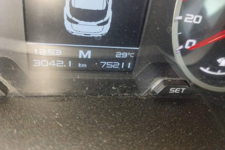 Used Geely Auto Emgrand X7 Sport 2018 2.0L Manual Two-Wheel Drive Zhiya Version Odometer Close Up