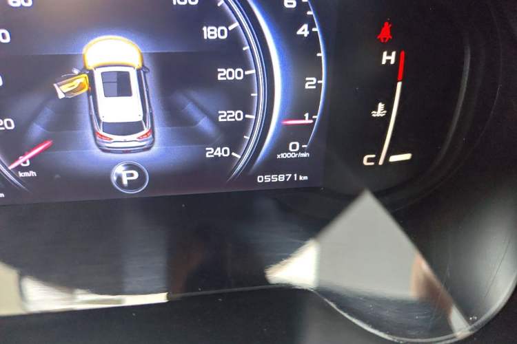 Used Geely Auto Emgrand X7 Sport 2018 1.8TD Automatic Two-Wheel Drive Smart Connect 4G Internet Edition Odometer Close Up