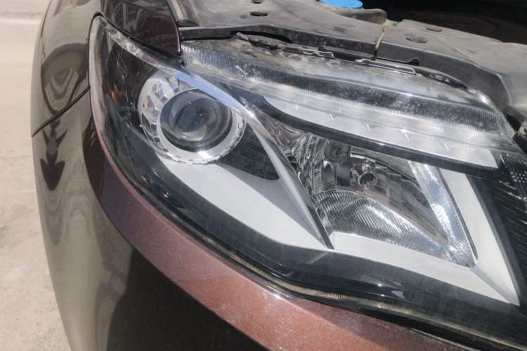 Used Geely Auto Emgrand X7 Sport 2018 2.0L Manual Two-Wheel Drive Zhiya Version Right Front Headlight