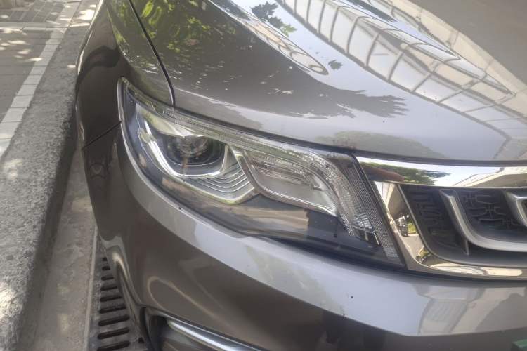 Used Geely Auto Emgrand X7 Sport 2018 1.8TD Automatic All-Wheel-Drive ZhiZun Model with 4G Connectivity Right Front Headlight