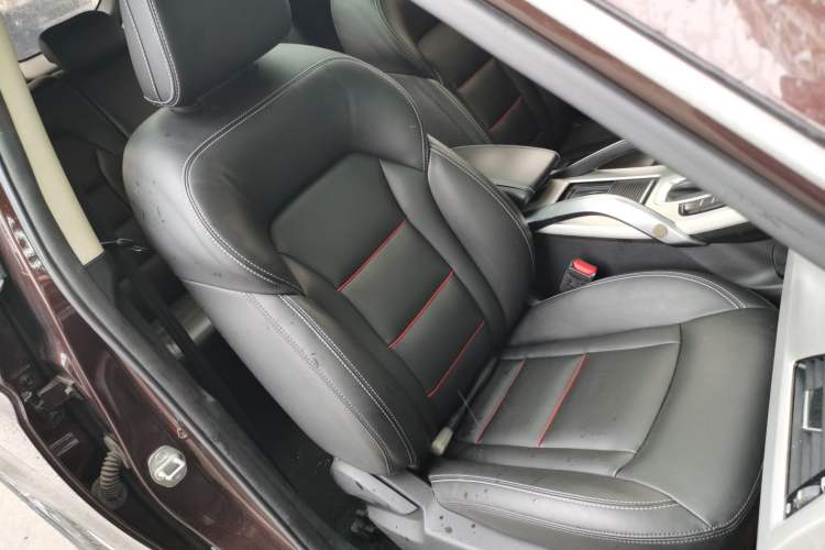 Used Geely Auto Emgrand X7 Sport 2018 1.8TD Automatic Two-Wheel Drive Zhiya Model Right Front Seat