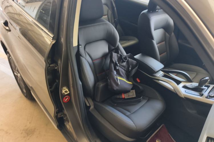 Used Geely Auto Emgrand X7 Sport 2018 1.8TD Automatic Two-Wheel Drive Smart Connect 4G Internet Edition Right Front Seat
