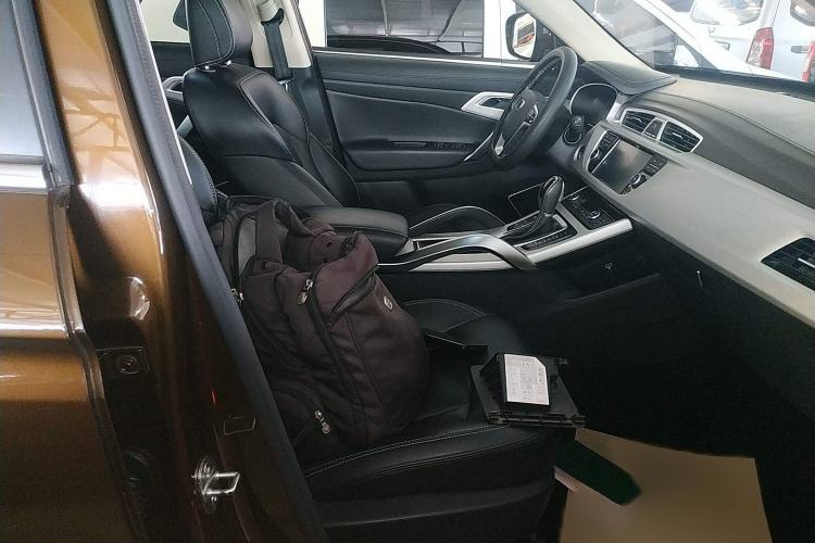 Used Geely Auto Emgrand X7 Sport 2018 1.8TD Automatic Two-Wheel Drive Smart Connect 4G Internet Edition Right Front Seat