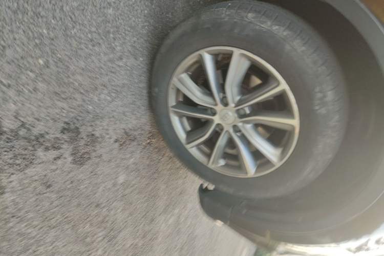 Used Geely Auto Emgrand X7 Sport 2018 1.8TD Automatic Two-Wheel Drive Zhiya Model Right Front Wheel Hub