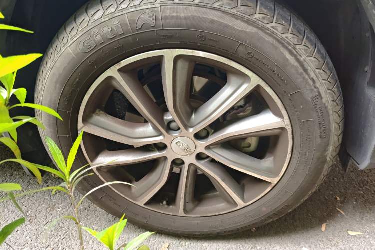 Used Geely Auto Emgrand X7 Sport 2018 1.8TD Automatic Two-Wheel Drive Smart Connect 4G Internet Edition Right Front Wheel Hub