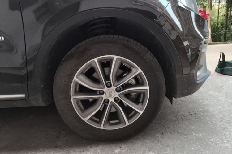 Used Geely Auto Emgrand X7 Sport 2018 1.8TD Automatic Two-Wheel Drive Smart Connect 4G Internet Edition Right Front Wheel Hub