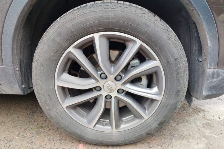 Used Geely Auto Emgrand X7 Sport 2018 1.8TD Automatic Two-Wheel Drive Smart 4G Connected Version Right Front Wheel Hub
