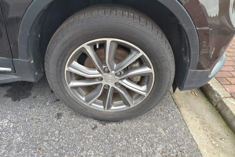 Used Geely Auto Emgrand X7 Sport 2018 1.8TD Automatic Two-Wheel Drive Smart Connect 4G Internet Edition Right Front Wheel Hub