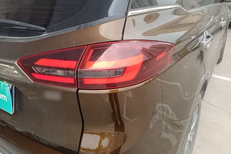 Used Geely Auto Emgrand X7 Sport 2018 1.8TD Automatic Two-Wheel Drive Smart 4G Connected Version Right Rear Taillight