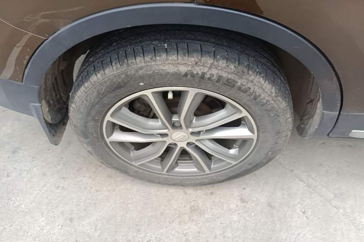 Used Geely Auto Emgrand X7 Sport 2018 1.8TD Automatic Two-Wheel Drive Smart 4G Connected Version Right Rear Wheel Hub