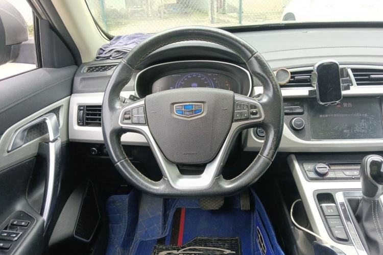 Used Geely Auto Emgrand X7 Sport 2018 1.8TD Automatic Two-Wheel Drive ZhiZun Model with 4G Connectivity Steering Wheel
