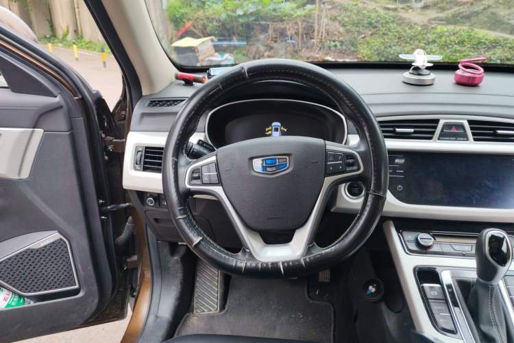 Used Geely Auto Emgrand X7 Sport 2018 1.8TD Automatic Two-Wheel Drive Smart 4G Connected Version Steering Wheel