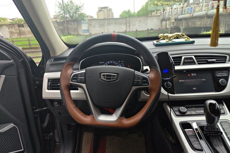 Used Geely Auto Emgrand X7 Sport 2018 1.8TD Automatic Two-Wheel Drive Smart Connect 4G Internet Edition Steering Wheel