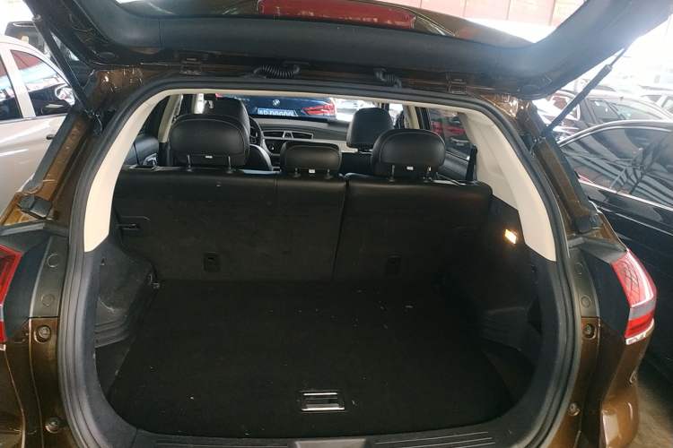 Used Geely Auto Emgrand X7 Sport 2018 1.8TD Automatic Two-Wheel Drive Smart Connect 4G Internet Edition Trunk
