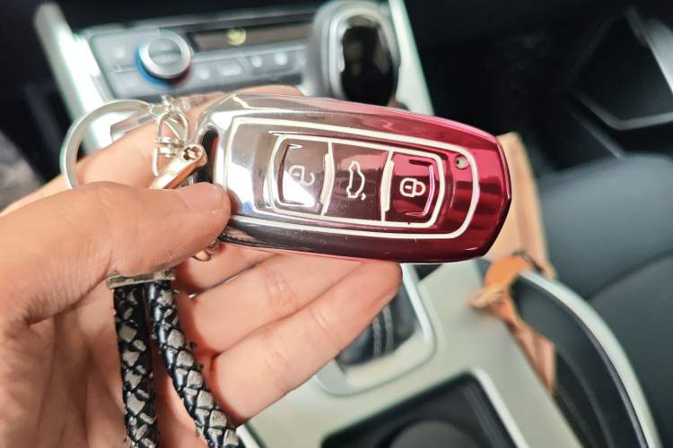 Used Geely Auto Emgrand X7 Sport 2018 1.8TD Automatic Two-Wheel Drive Smart Connect 4G Internet Edition Vehicle Key