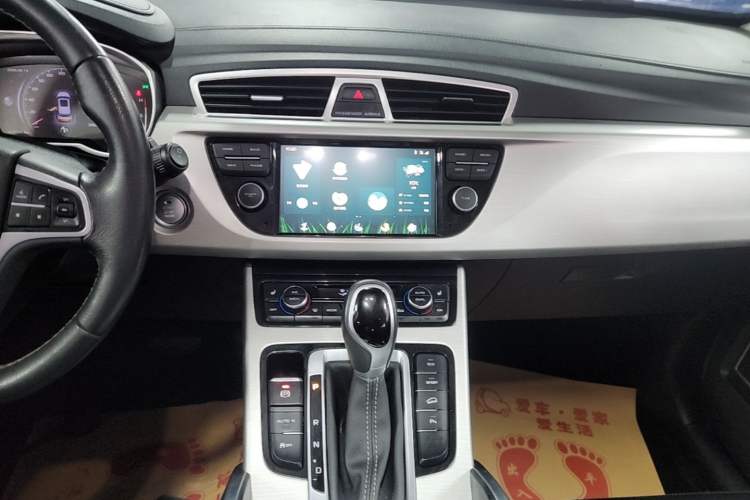 Used Geely Auto Emgrand X7 Sport 2018 1.8TD Automatic Two-Wheel Drive Smart Connect 4G Internet Edition Audio And AC Panel