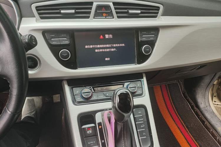 Used Geely Auto Emgrand X7 Sport 2018 1.8TD Automatic Two-Wheel Drive Smart Connect 4G Internet Edition Audio And AC Panel