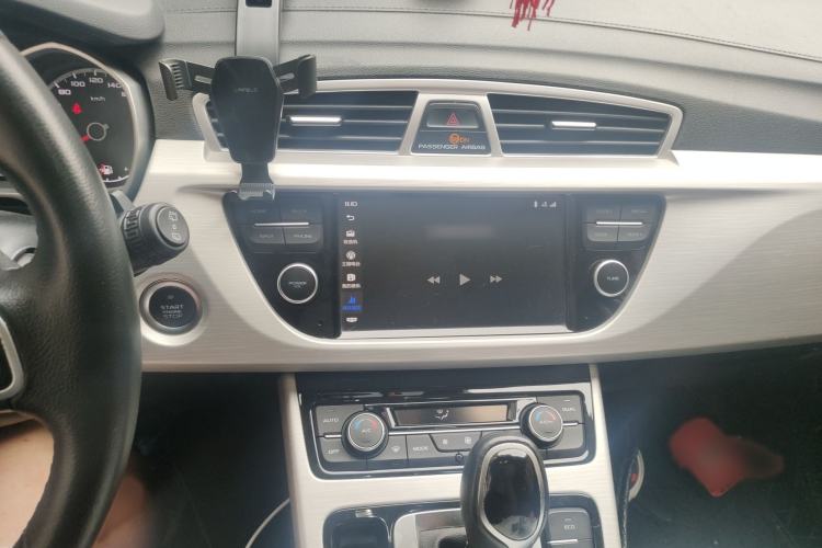 Used Geely Auto Emgrand X7 Sport 2018 1.8TD Automatic Two-Wheel Drive Zhiya Model Audio And AC Panel