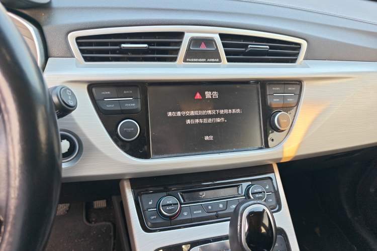 Used Geely Auto Emgrand X7 Sport 2018 1.8TD Automatic Two-Wheel Drive Smart Connect 4G Internet Edition Audio And AC Panel