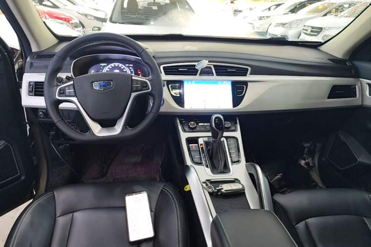 Used Geely Auto Emgrand X7 Sport 2018 1.8TD Automatic Two-Wheel Drive Smart Connect 4G Internet Edition Center Console