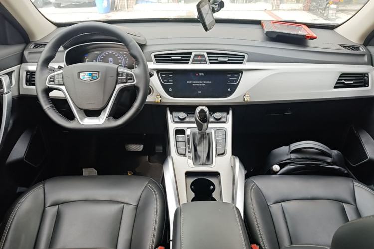 Used Geely Auto Emgrand X7 Sport 2018 1.8TD Automatic Two-Wheel Drive Smart 4G Connected Version Center Console