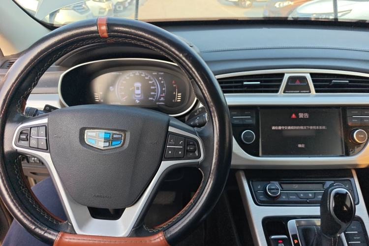 Used Geely Auto Emgrand X7 Sport 2018 1.8TD Automatic Two-Wheel Drive Smart Connect 4G Internet Edition Center Console