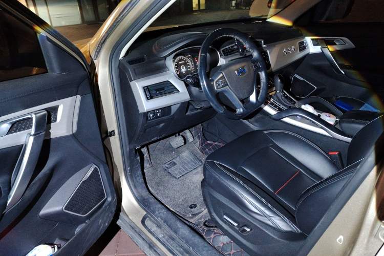 Used Geely Auto Emgrand X7 Sport 2018 1.8TD Automatic Two-Wheel Drive Smart Connect 4G Internet Edition Driver Seat