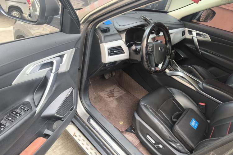 Used Geely Auto Emgrand X7 Sport 2018 Revised Version 1.8TD Automatic Two-Wheel Drive Smart Connectivity 4G-Enabled Edition Driver Seat