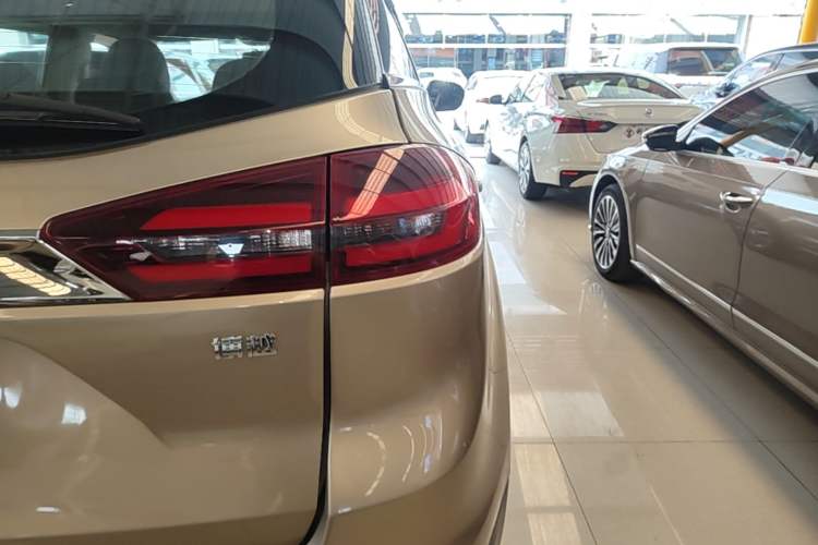 Used Geely Auto Emgrand X7 Sport 2018 1.8TD Automatic Two-Wheel Drive Smart Connect 4G Internet Edition Exterior 3