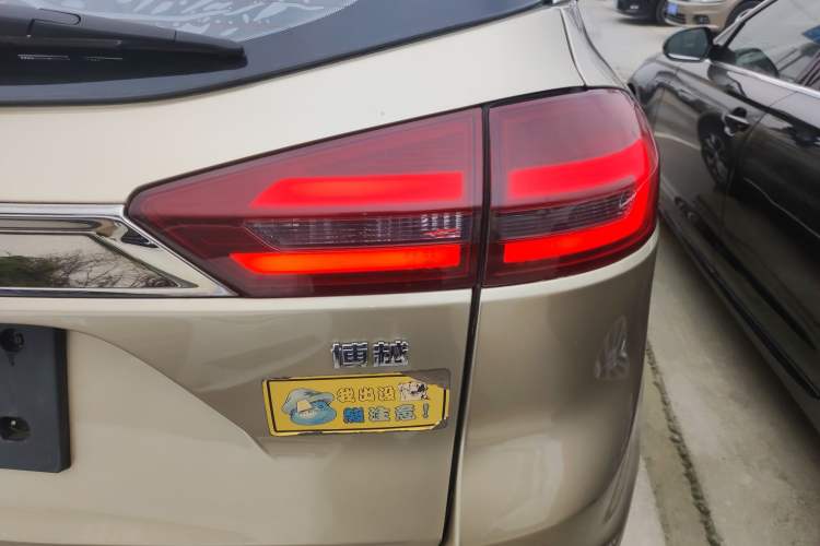 Used Geely Auto Emgrand X7 Sport 2018 2.0L Manual Two-Wheel Drive Zhiya Version Exterior 6