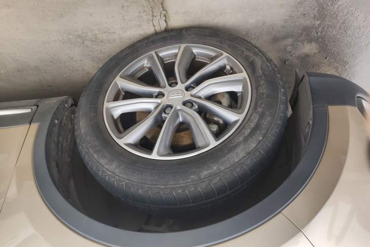 Used Geely Auto Emgrand X7 Sport 2018 2.0L Manual Two-Wheel Drive Zhiya Version Exterior 7
