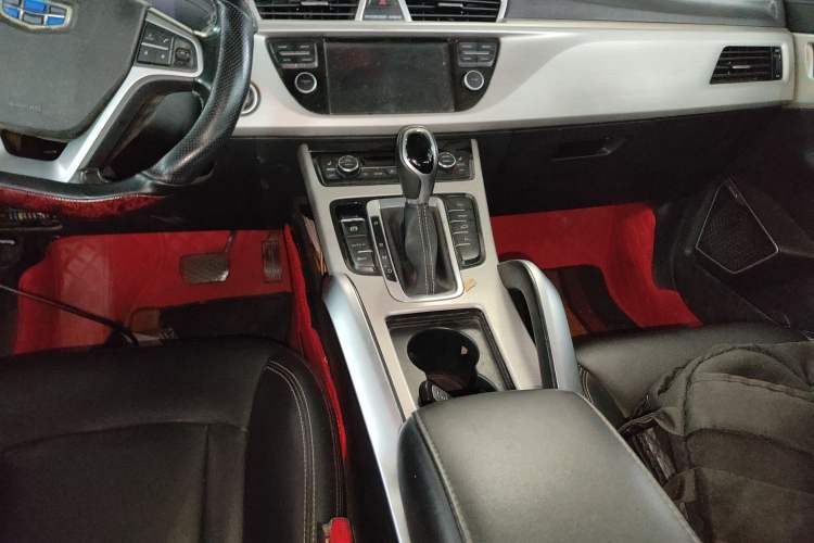 Used Geely Auto Emgrand X7 Sport 2018 1.8TD Automatic Two-Wheel Drive Smart Connect 4G Internet Edition Gear Lever